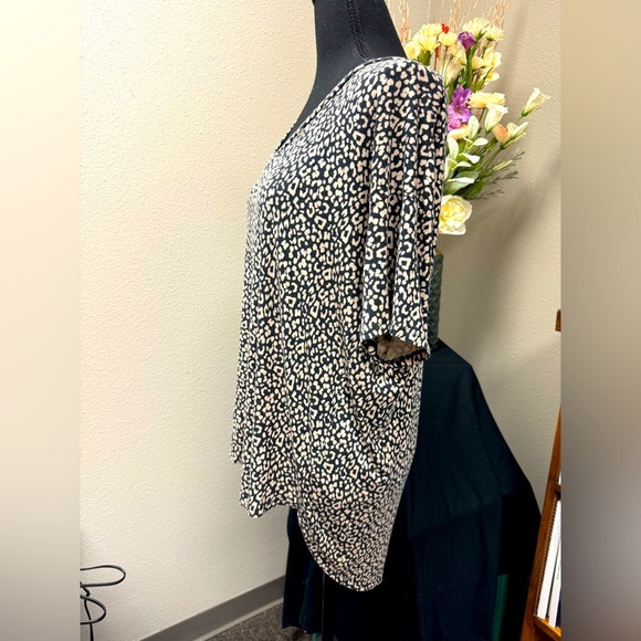 American Eagle Outfitters Black/Beige chic Relaxed Fit Top size Medium - Picture 5 of 8